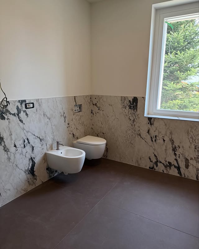 rivestimento bagno effetto marmo